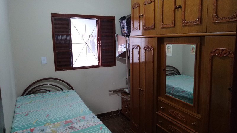 Casa à venda Vila São Joaquim com 174m² e 4 quartos por R$ 370.000 - 1722766276-quarto-de-tras.jpg