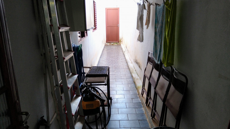 Casa à venda Vila São Joaquim com 174m² e 4 quartos por R$ 370.000 - 321674422-corredor-lateral.jpg