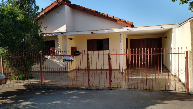 Casa à venda Vila São Joaquim com 174m² e 4 quartos por R$ 370.000 - 729320121-frente-da-casa.jpg