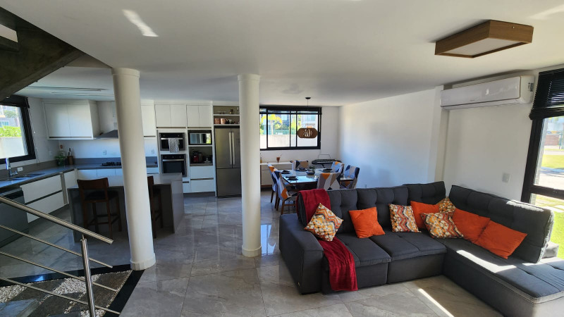 Casa de condomínio à venda Centro com 207m² e 4 quartos por R$ 1.600.000 - 1454598379-68a33d71-b8d1-42ac-864b-315dcb32c474.jpeg