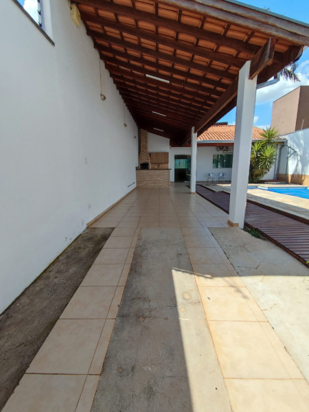 Casa à venda Residencial Furlan com 250m² e 2 quartos por R$ 560.000 - 1691661219-74ec6800-8823-4bc7-b0d9-4c5b024094ae.jpeg