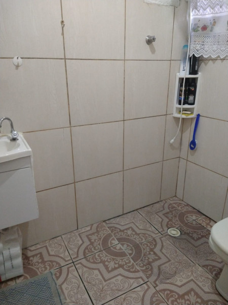 Casa à venda Jardim Copacabana com 130m² e 3 quartos por R$ 180.000 - 79337963-banheiro-1.jpeg
