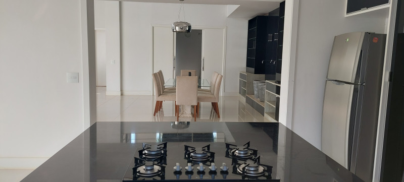 Casa de condomínio à venda Centro com 1000m² e 5 quartos por R$ 4.300.000 - 1049628909-cozinha-2.jpg