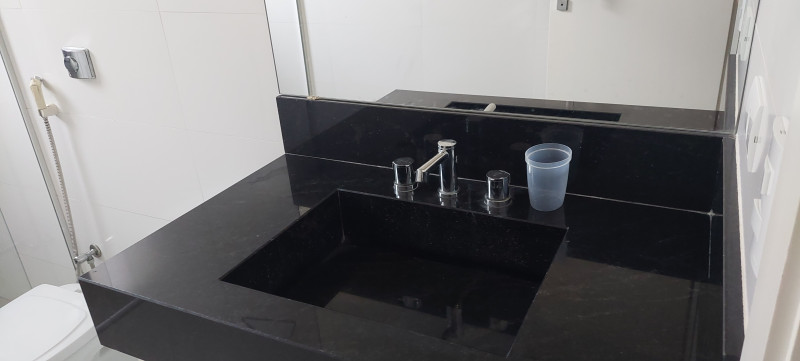 Casa de condomínio à venda Centro com 1000m² e 5 quartos por R$ 4.300.000 - 108887636-suite-1-banheiro-piso-inf-1.jpg