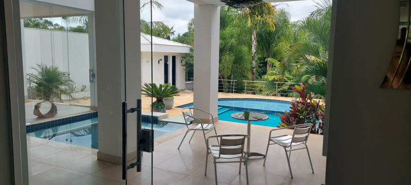 Casa de condomínio à venda Centro com 1000m² e 5 quartos por R$ 4.300.000 - 1284695207-vista-sala-piscina.jpg
