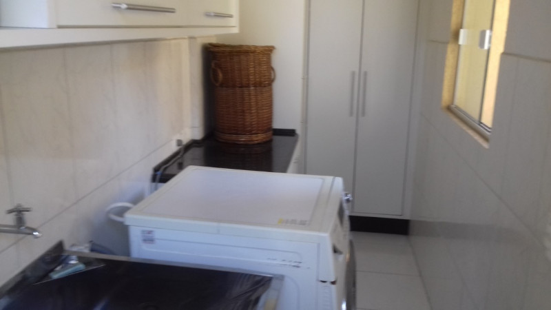 Casa de condomínio à venda Uberaba com 235m² e 4 quartos por R$ 1.825.000 - 1608791768-lavanderia-1.jpg