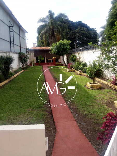 Casa à venda Bacacheri com 250m² e 3 quartos por R$ 950.000 - 1798811960-casa-fundos-1.jpg