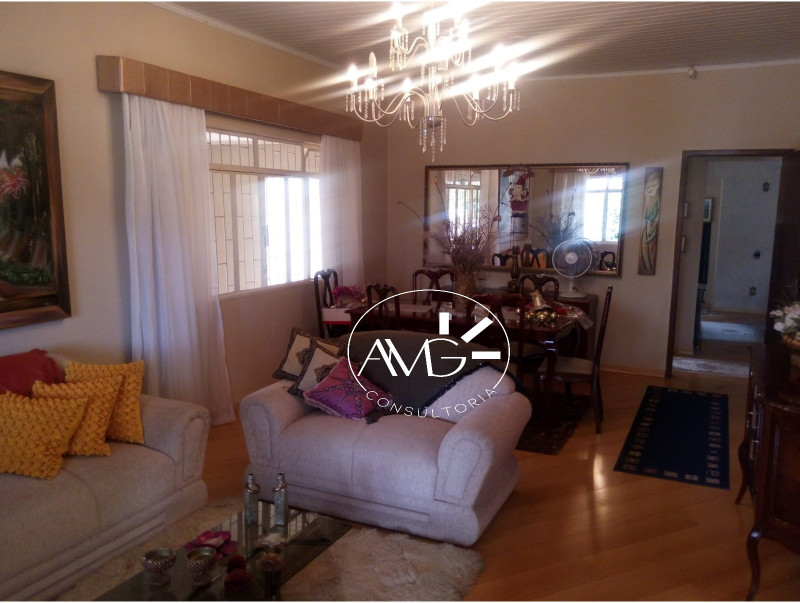 Casa à venda Bacacheri com 250m² e 3 quartos por R$ 950.000 - 2038174424-casa-sala.jpg