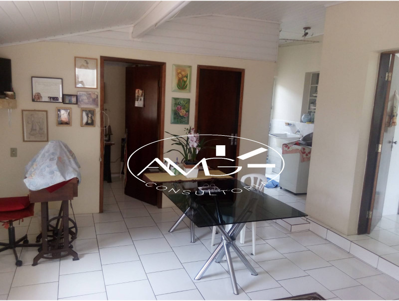 Casa à venda Bacacheri com 250m² e 3 quartos por R$ 950.000 - 2045248970-casa-salao2.jpg