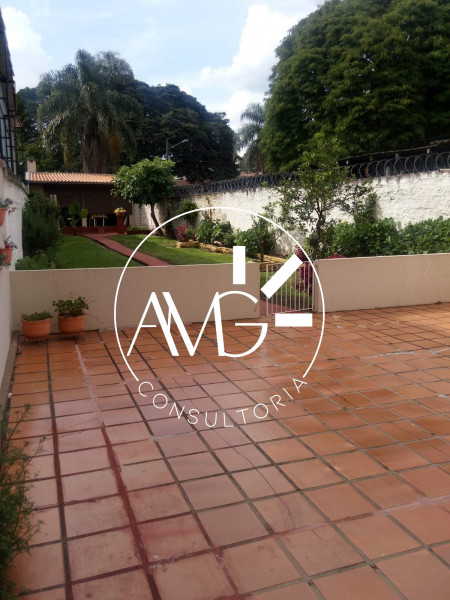 Casa à venda Bacacheri com 250m² e 3 quartos por R$ 950.000 - 664812828-casa-fundos-2.jpg