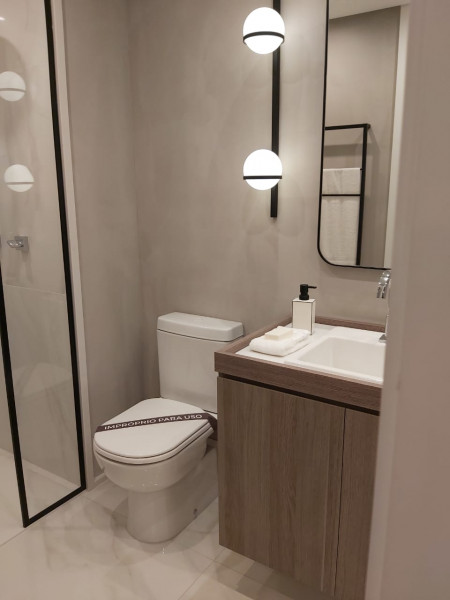 Apartamento à venda Vila Anastácio com 47m² e 2 quartos por R$ 460.000 - 1715504605-banheiro.jpeg