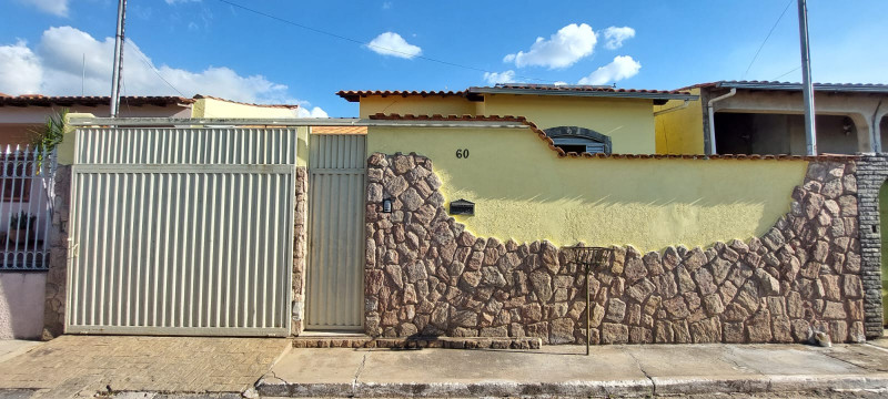 Casa à venda Centro com 235m² e 4 quartos por R$ 300.000 - 826021698-fachada.jpeg