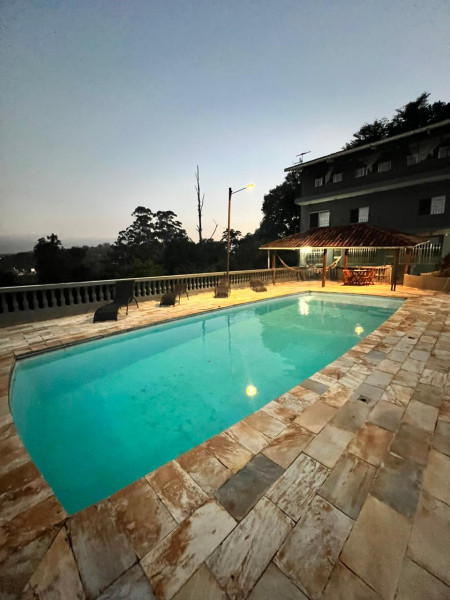 Chácara à venda Caceia  com 4m² e 5 quartos por R$ 1.500.000 - 1233872181-piscina-noite.jpg
