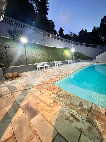 Chácara à venda Caceia  com 4m² e 5 quartos por R$ 1.500.000 - 897701502-piscina-noite-4.jpg