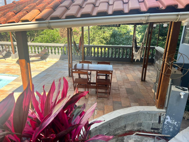 Chácara à venda Caceia  com 4m² e 5 quartos por R$ 1.500.000 - 945064562-mesa-piscina-1.jpg
