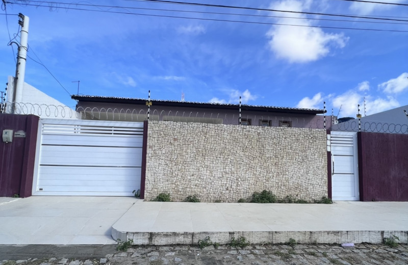Casa à venda Pitimbú com 230m² e 4 quartos por R$ 380.000 - 2065152119-4efd134f-b4a4-48ce-8edd-56f49b5dbf9b.jpeg