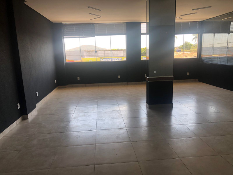 Comercial para alugar Jardim Todos os Santos com 120m² e 1 quarto por R$ 3.500 - 79982518-salao-prinicipal.jpeg