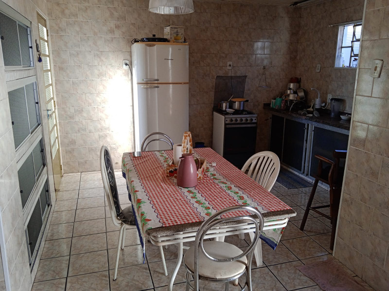 Casa à venda Vila dos Lavradores com 172m² e 3 quartos por R$ 450.000 - 703498244-cozinha-2.jpeg