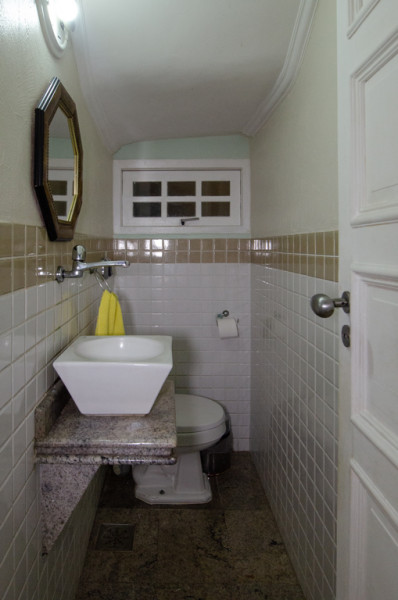 Casa de condomínio à venda Freguesia (Jacarepaguá) com 255m² e 3 quartos por R$ 1.480.000 - 615422211-lavabo2.jpg