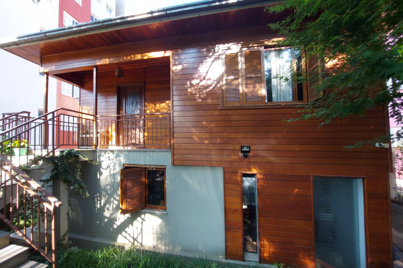 Casa à venda São Francisco com 200m² e 5 quartos por R$ 1.150.000 - 112738859-3-fachada-perto.jpg