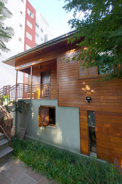 Casa à venda São Francisco com 200m² e 5 quartos por R$ 1.150.000 - 16028780-4-fachada-perto1.jpg