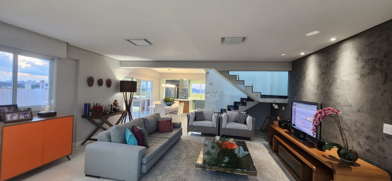 Apartamento à venda Rudge Ramos com 240m² e 3 quartos por R$ 1.750.000 - 1119011101-sala-de-tv-e-sacada-v1.jpeg
