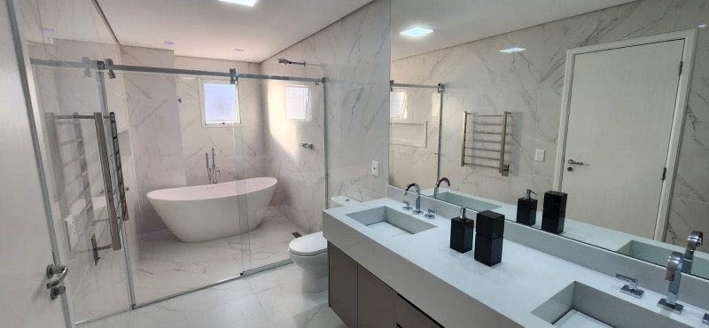 Apartamento à venda Rudge Ramos com 240m² e 3 quartos por R$ 1.750.000 - 1323276096-banheiro-suite-principal-v3.jpeg