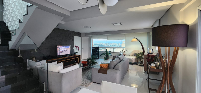 Apartamento à venda Rudge Ramos com 240m² e 3 quartos por R$ 1.750.000 - 770656722-sala-de-tv-e-sacada-v3.jpeg