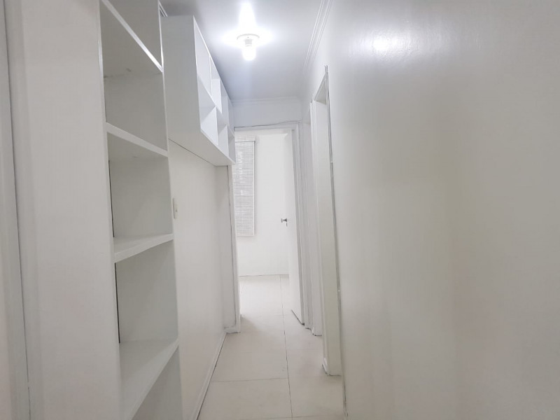 Apartamento à venda Laranjeiras com 108m² e 3 quartos por R$ 850.000 - 1971295767-corredor1.jpeg