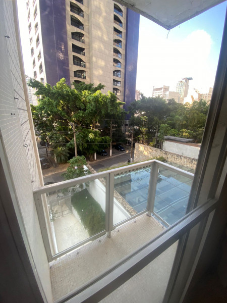 Apartamento à venda Itaim Bibi com 110m² e 3 quartos por R$ 1.950.000 - 653484362-varanda-suite.jpeg