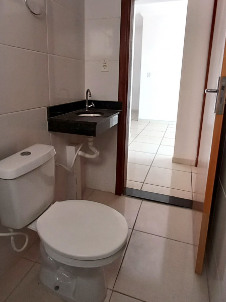 Apartamento à venda Jardim Itangua com 45m² e 2 quartos por R$ 200.000 - 1676347550-0008-banheiro.jpg