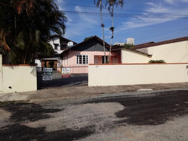 Terreno à venda Jaraguá Esquerdo com 450m² e 1 quarto por R$ 470.000 - 1202120117-casa-frente-e-fundo-2.jpeg