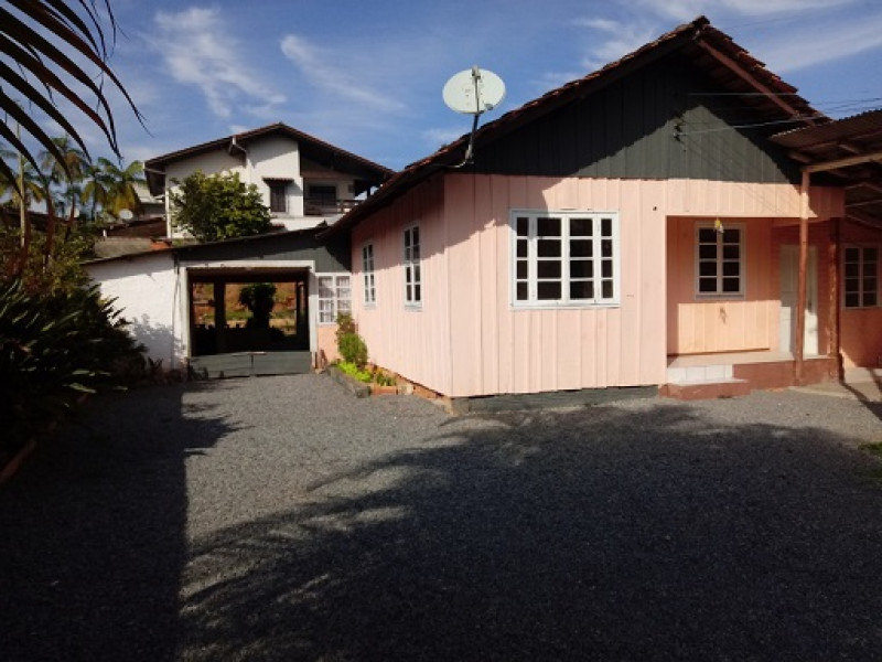 Terreno à venda Jaraguá Esquerdo com 450m² e 1 quarto por R$ 470.000 - 13862955-casa-frente-e-fundo-1.jpeg