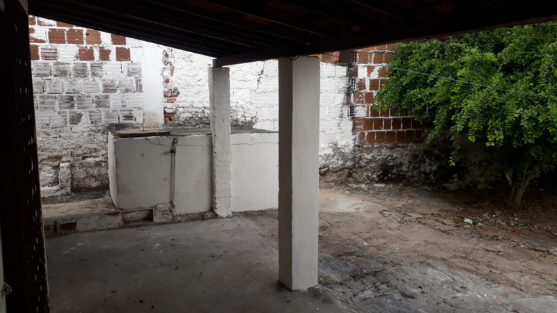 Casa à venda Monte Castelo com 196m² e 3 quartos por R$ 120.000 - 595201024-p.jpeg