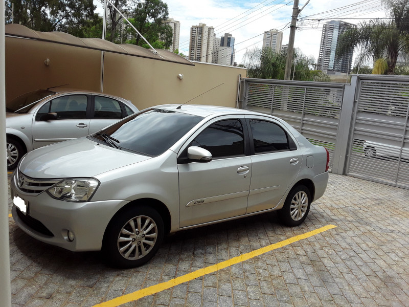 Apartamento à venda Jardim Botânico com 76m² e 2 quartos por R$ 400.000 - 1561640222-02-garagem-para-carro-e-moto.jpg