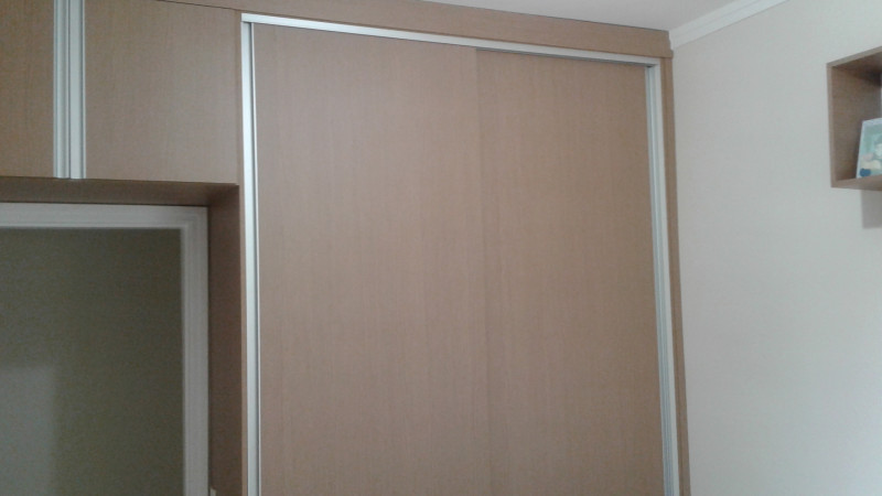 Apartamento à venda Jardim Botânico com 76m² e 2 quartos por R$ 400.000 - 862781491-13-foto-armarios-do-quarto.jpg