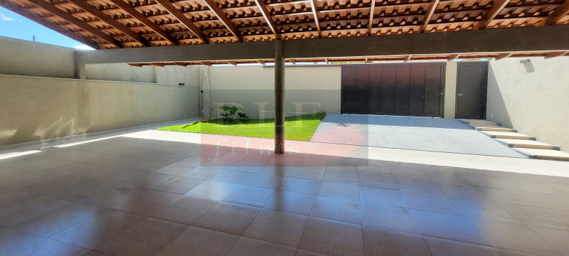 Casa à venda Centro com 425m² e 4 quartos por R$ 1.165.000 - 51508904-sala-terraco-3.jpg