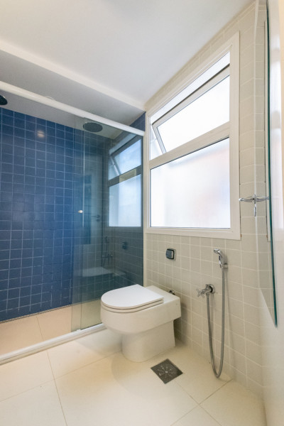 Apartamento à venda Itaim Bibi com 150m² e 3 quartos por R$ 2.180.000 - 1005928086-4-banheiro-da-suite-2-easy-resize.jpg