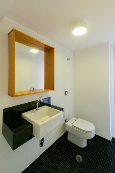 Apartamento à venda Itaim Bibi com 150m² e 3 quartos por R$ 2.180.000 - 429844270-10-lavabo-1-easy-resize.jpg