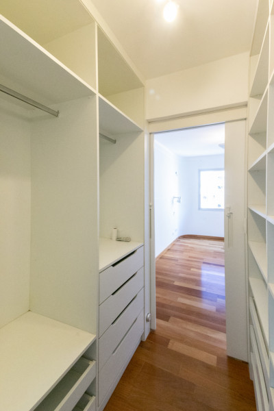 Apartamento à venda Itaim Bibi com 150m² e 3 quartos por R$ 2.180.000 - 480300201-3-closet-1-easy-resize.jpg