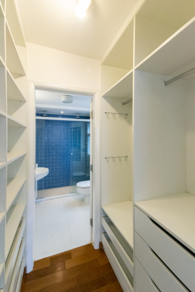 Apartamento à venda Itaim Bibi com 150m² e 3 quartos por R$ 2.180.000 - 79314883-3-closet-3-easy-resize.jpg