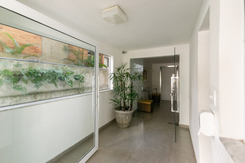 Apartamento à venda Itaim Bibi com 150m² e 3 quartos por R$ 2.180.000 - 949914734-15-hall-predio-2-easy-resize.jpg