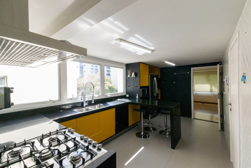 Apartamento à venda Itaim Bibi com 150m² e 3 quartos por R$ 2.180.000 - 98545949-11-cozinha-4-easy-resize.jpg
