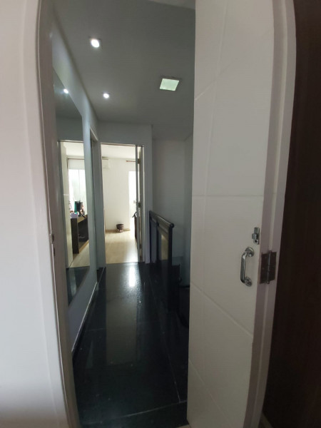 Casa de condomínio à venda Vila Carmosina com 65m² e 2 quartos por R$ 330.000 - 1394502856-corredor.jpeg