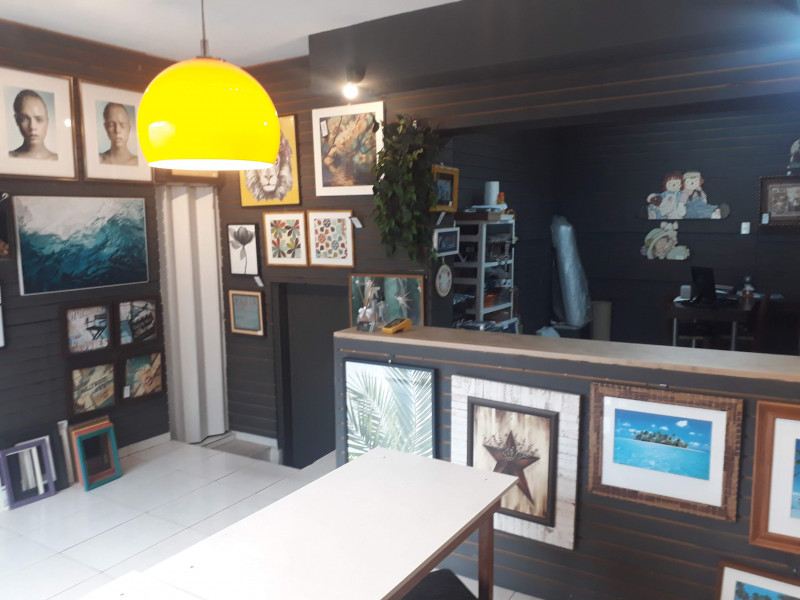 Casa à venda Centro com 231m² e 2 quartos por R$ 850.000 - 1222380575-36-salao-de-comercio-e-banheiro.jpg