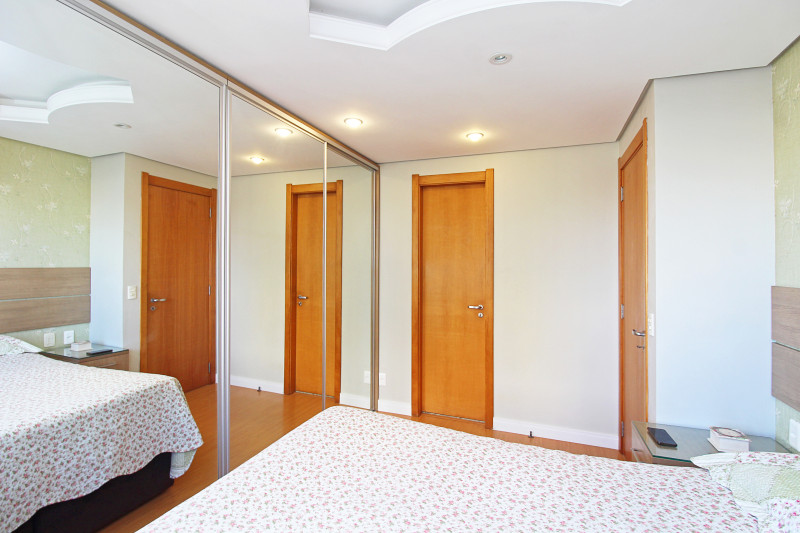 Apartamento à venda Passo d'Areia com 84m² e 3 quartos por R$ 805.000 - 1969694802-quarto-casal-suite-outro-angulo.JPG