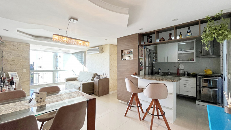 Apartamento à venda Passo d'Areia com 84m² e 3 quartos por R$ 805.000 - 337463897-sala-e-cozinha-integrados.jpeg