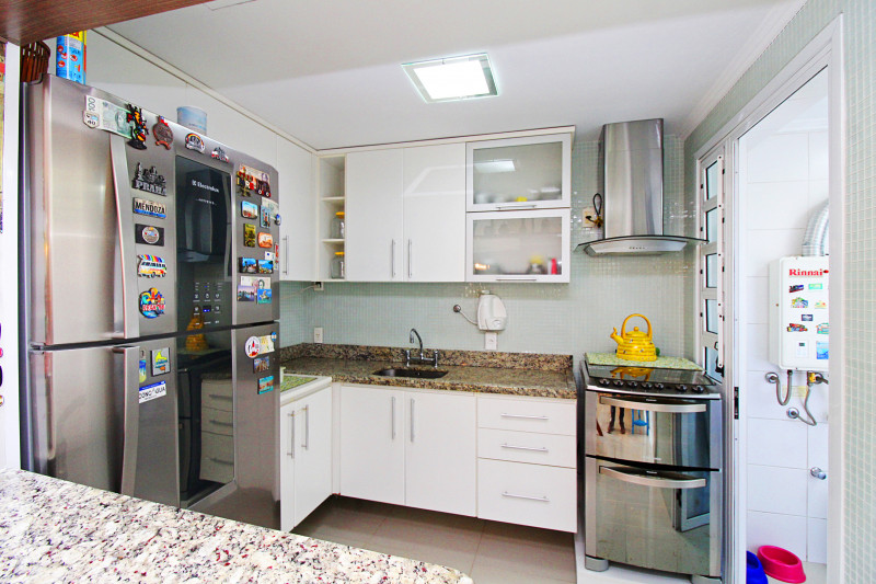 Apartamento à venda Passo d'Areia com 84m² e 3 quartos por R$ 805.000 - 688668947-cozinha.JPG