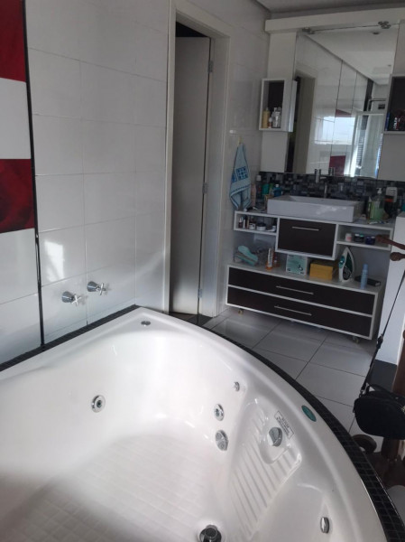 Casa de condomínio à venda Sarandi com 208m² e 3 quartos por R$ 1.200.000 - 1662724795-banheiro-casal3.jpg