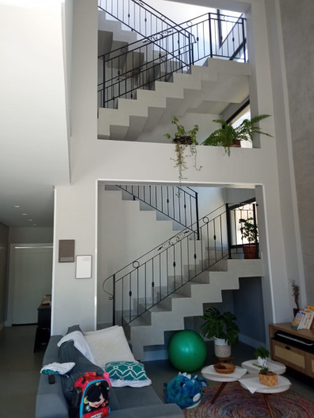 Casa à venda Praia do Estaleiro com 296m² e 3 quartos por R$ 2.850.000 - 1269162761-foto-escada.jpeg